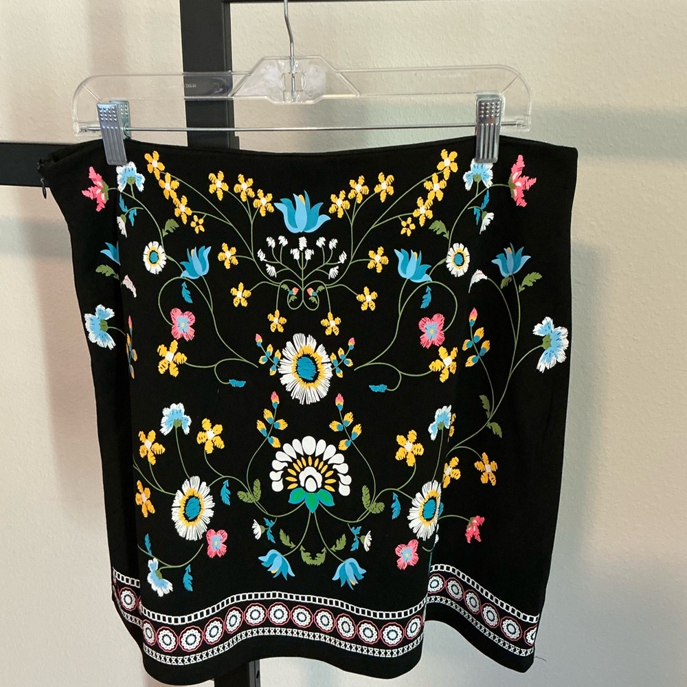 SHEIN Black Skirt with Colorful Floral Embroidery